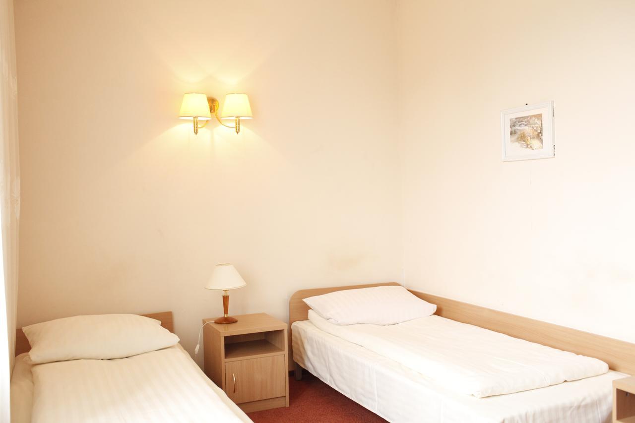 Iskra Hotel Радом Екстериор снимка